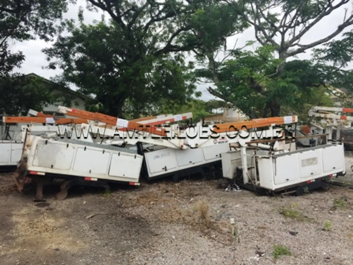 LOTE 039 - 01 PEÇA DE SUCATA DE CARROCERIA DE FERRO C/ ELEVAÇÃO, MATL. 20303, LOTE EXCLUSIVO ME/EPPs, VALOR UNITÁRIO R$ 400,00, CLASSE II A, LOCAL P/ RETIRADA 2000