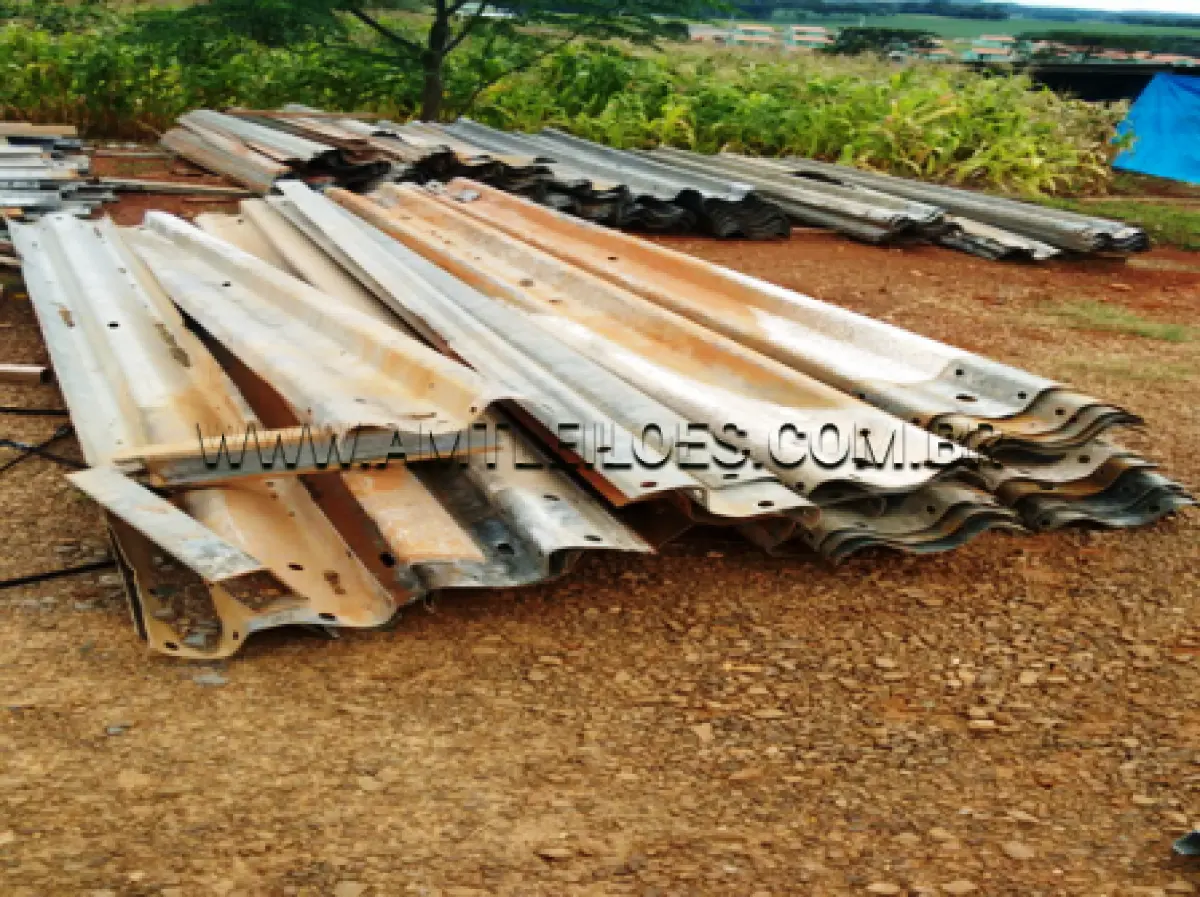 LOTE 032 - DEFENSAS METÁLICAS; POSTE DE FIXAÇÃO DE DEFENSAS METÁLICAS - UL DNIT VACARIA