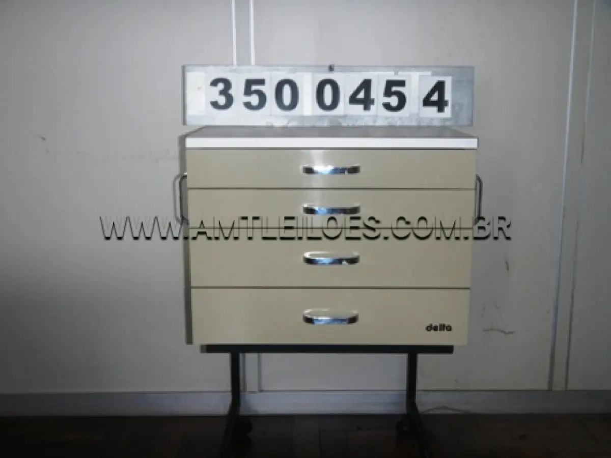 LOTE 008 - Armário clínico c/4 gavetas Armário clínico de ferro Arquivo de aço 03 Bebedouros 01 Bebedouro 220 V 01 Ventilador de mesa 04 Ventiladores de pé 05 Condicionadores de ar 01 Extintor de incêndio tipo CO2 – 6kg 01 Fichário de aço c/6 gav. p/fichas de 6x9 01