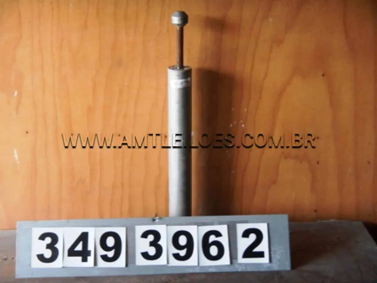 LOTE 006 - 03 Aparelhos casa grande  Aparelho de raio X – F-1060 Apontador manual c/8 orifícios 02 Bicos de Bunsen p/gás engarrafado 08 Cilindros de compactação 05 Cilindros de compactação p/ensaio  01 Cilindros de compactação p/ensaio CBR 09 Cilindros p/moldagem de