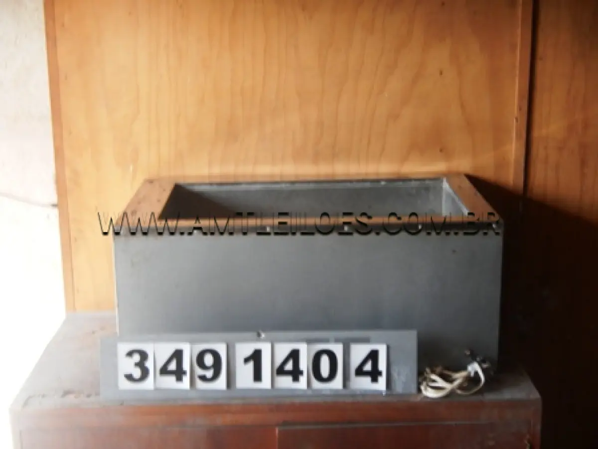 LOTE 006 - 03 Aparelhos casa grande  Aparelho de raio X – F-1060 Apontador manual c/8 orifícios 02 Bicos de Bunsen p/gás engarrafado 08 Cilindros de compactação 05 Cilindros de compactação p/ensaio  01 Cilindros de compactação p/ensaio CBR 09 Cilindros p/moldagem de