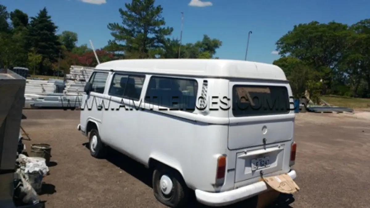 LOTE 040 - MARCA/MODELO: VEÍCULO TIPO MISTO/ KOMBI PLACA: ILE 6247 - CHASSI: 9BWGB07X03P010024 FABRICAÇÃO/MODELO: 2003  COR: BRANCA  – COMBUSTÍVEL: GASOLINA - UL DNIT SANTANA DO LIVRAMENTO