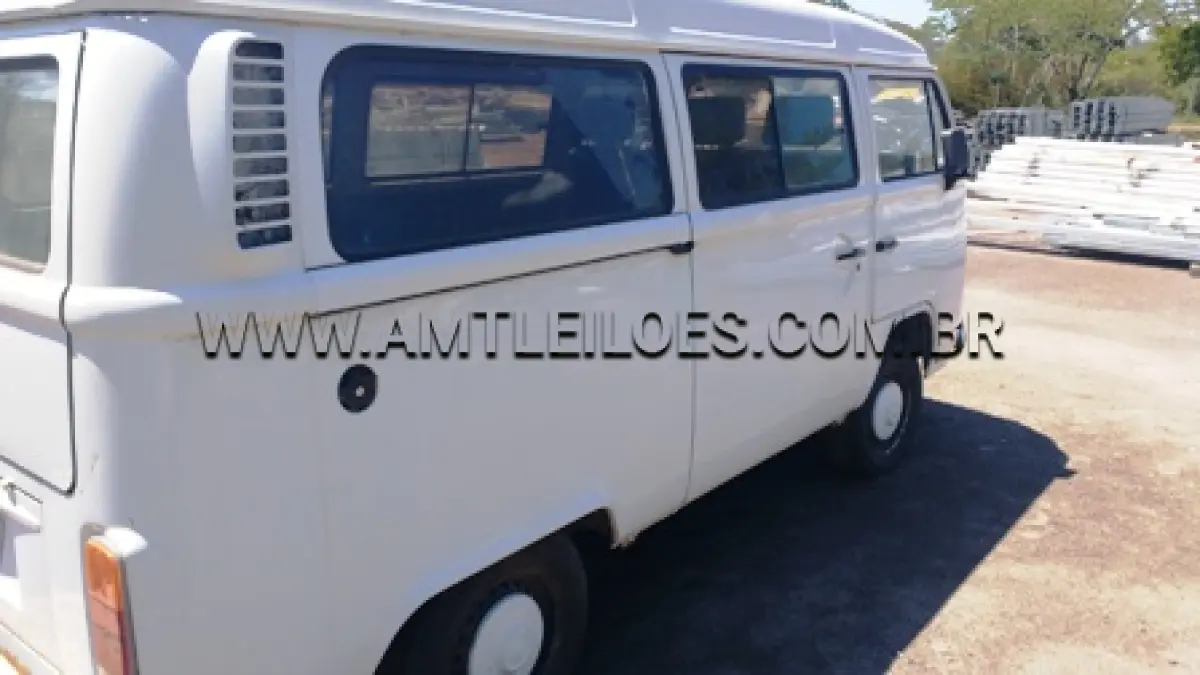 LOTE 040 - MARCA/MODELO: VEÍCULO TIPO MISTO/ KOMBI PLACA: ILE 6247 - CHASSI: 9BWGB07X03P010024 FABRICAÇÃO/MODELO: 2003  COR: BRANCA  – COMBUSTÍVEL: GASOLINA - UL DNIT SANTANA DO LIVRAMENTO