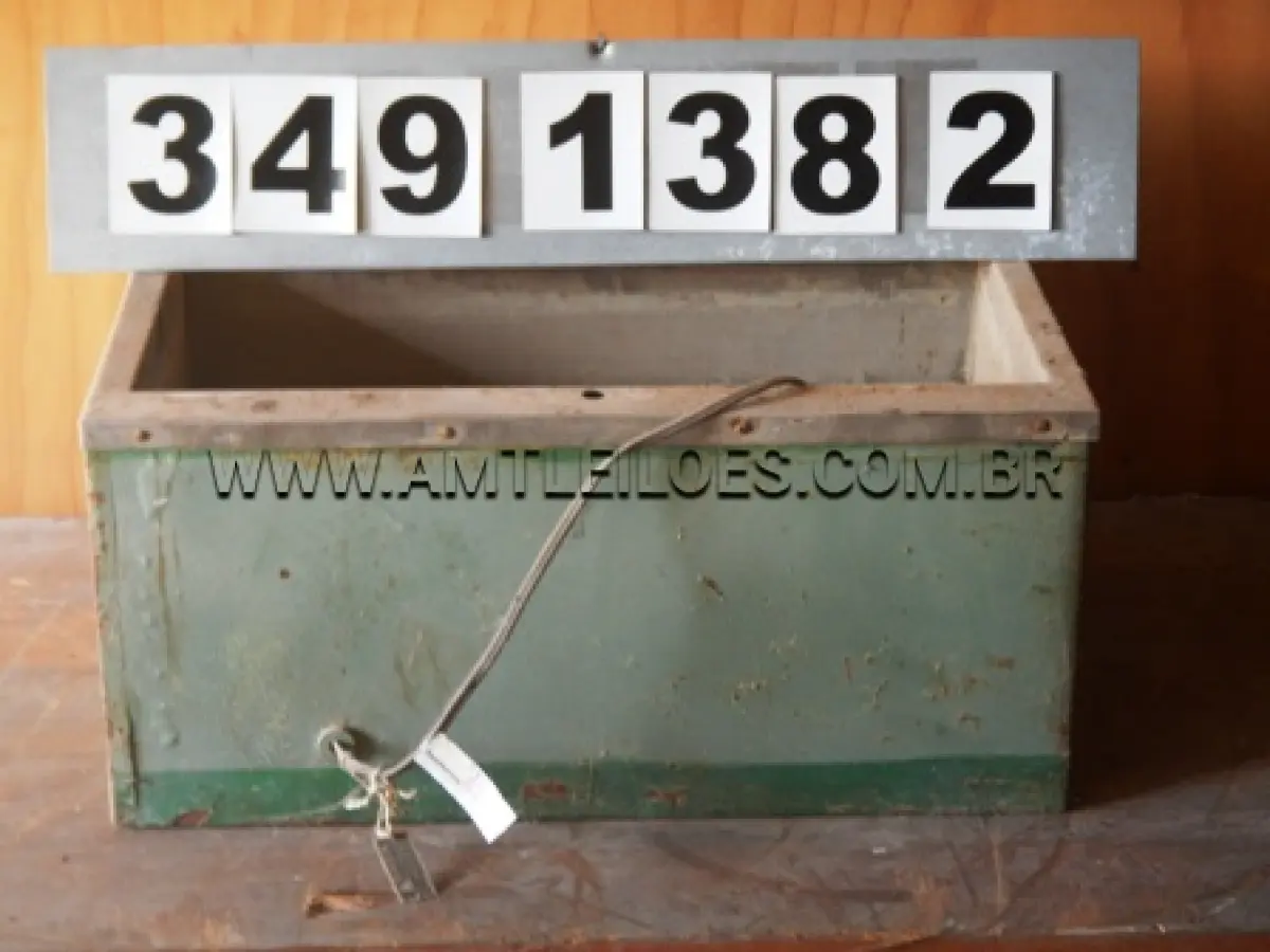 LOTE 006 - 03 Aparelhos casa grande  Aparelho de raio X – F-1060 Apontador manual c/8 orifícios 02 Bicos de Bunsen p/gás engarrafado 08 Cilindros de compactação 05 Cilindros de compactação p/ensaio  01 Cilindros de compactação p/ensaio CBR 09 Cilindros p/moldagem de
