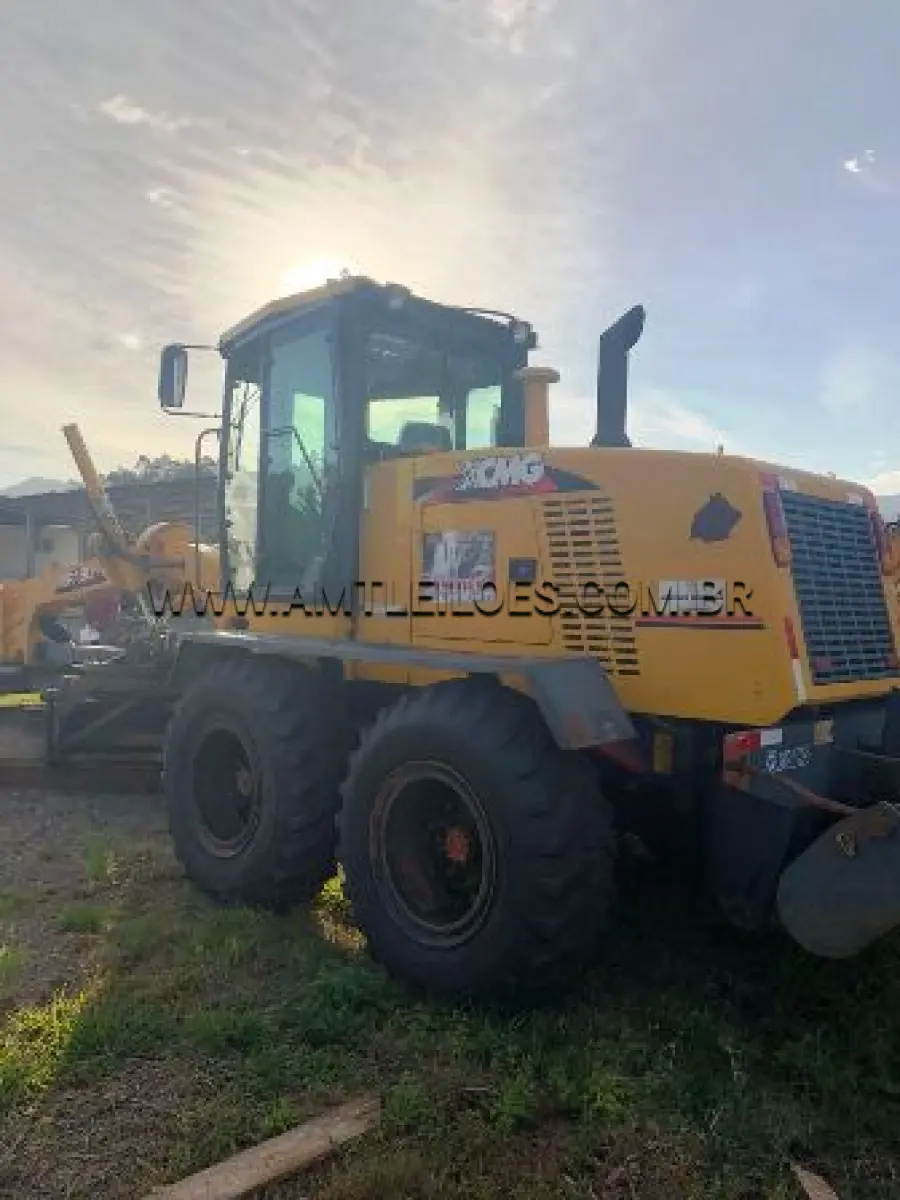 LOTE 008 - MOTONIVELADORA , MODELO XCMG GR180, MOTOR GRADER, ANO DE FABRICAÇÃO 2011, MODELO 2012