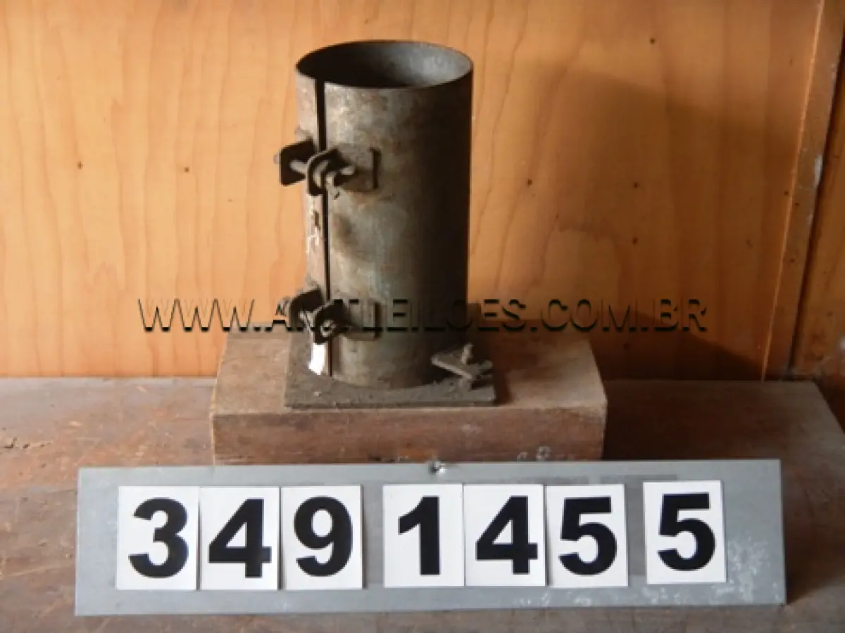 LOTE 006 - 03 Aparelhos casa grande  Aparelho de raio X – F-1060 Apontador manual c/8 orifícios 02 Bicos de Bunsen p/gás engarrafado 08 Cilindros de compactação 05 Cilindros de compactação p/ensaio  01 Cilindros de compactação p/ensaio CBR 09 Cilindros p/moldagem de