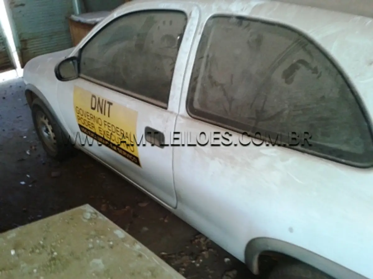 LOTE 043 - MARCA/MODELO: GM/CORSA WIND PLACA: IEU 7546 - CHASSI: 9BGSC08ZTTC745171 FABRICAÇÃO/MODELO: 1996/1996 COR: BRANCA – COMBUSTÍVEL: ÁLCOOL - UL DNIT CRUZ ALTA