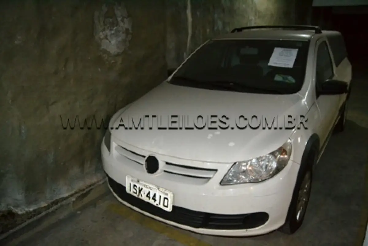 LOTE 004 - MARCA/MODELO: VW/SAVEIRO 1.6 CS PLACA: ISK 4410  CHASSI: 9BWKB05U8CP088053 RENAVAM: 00371174651 FABRICAÇÃO/MODELO: 2011/2012 COR: BRANCA  COMBUSTÍVEL: ÁLCOOL/GASOLINA