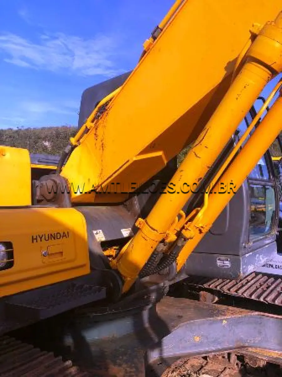 LOTE 002 - ESCAVADEIRA HIDRÁULICA , MODELO 210 LC-9, COMBUSTÍVEL DIESEL, MARCA HYUNDAI, ANO DE FABRICAÇÃO 2009
