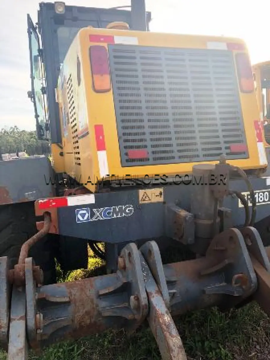 LOTE 008 - MOTONIVELADORA , MODELO XCMG GR180, MOTOR GRADER, ANO DE FABRICAÇÃO 2011, MODELO 2012