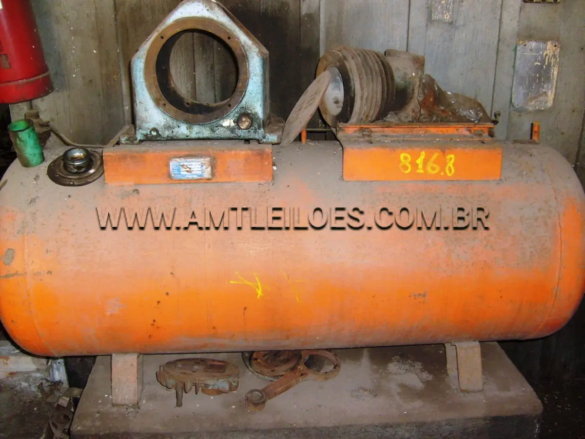 LOTE 023 - APARELHO PARA ENSAIO DE ABRASAO, 110/220 VOLTS BOMBA MANUAL PARA ABASTECIMENTO DE COMBUSTIVEL, MOD. 2167 CARRINHO DE ACO COM CORRENTE PARA TALHA CAVALETE PARA OFICINA PARA MONTAGEM E DESMONTAGEM DE MOTORESMERCEDES BENZ COFRE BLINDADO DE ACO COFRE DE ACO C