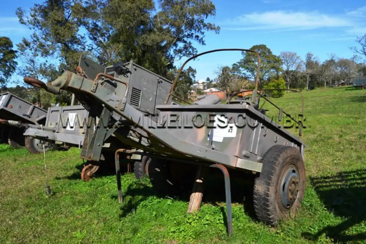LOTE 042 - REBOQUE, TRANP MINUÇÃO, MARCA ENGESA, MODELO M10, 01 Ton, 2R ANO: 1942 CHASSI: AB2715