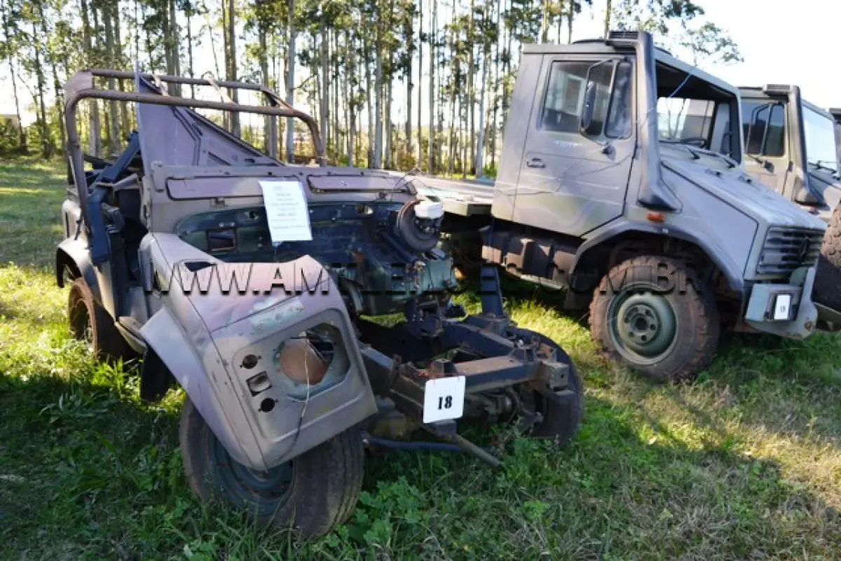 LOTE 018 - MARCA/MODELO: LAND ROVER/ DEFENDER 90, ½ Ton, 4 x 4 ANO: 2003 CHASSI: 93RLDVAE83T006630