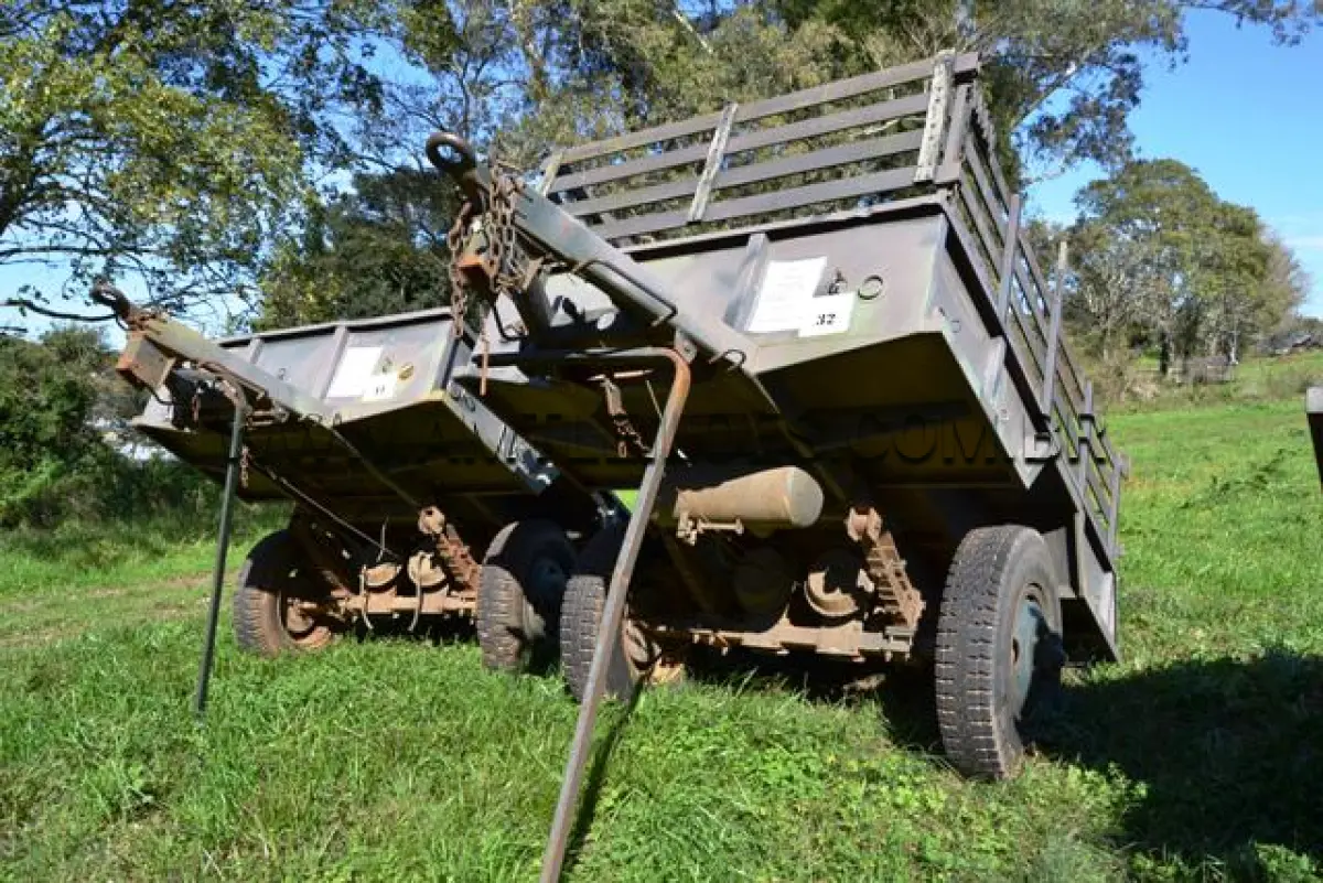 LOTE 032 - REBOQUE 1 ½ Ton, 2R/ MARCA F CURITIBA ANO: 1974 CHASSI: 015