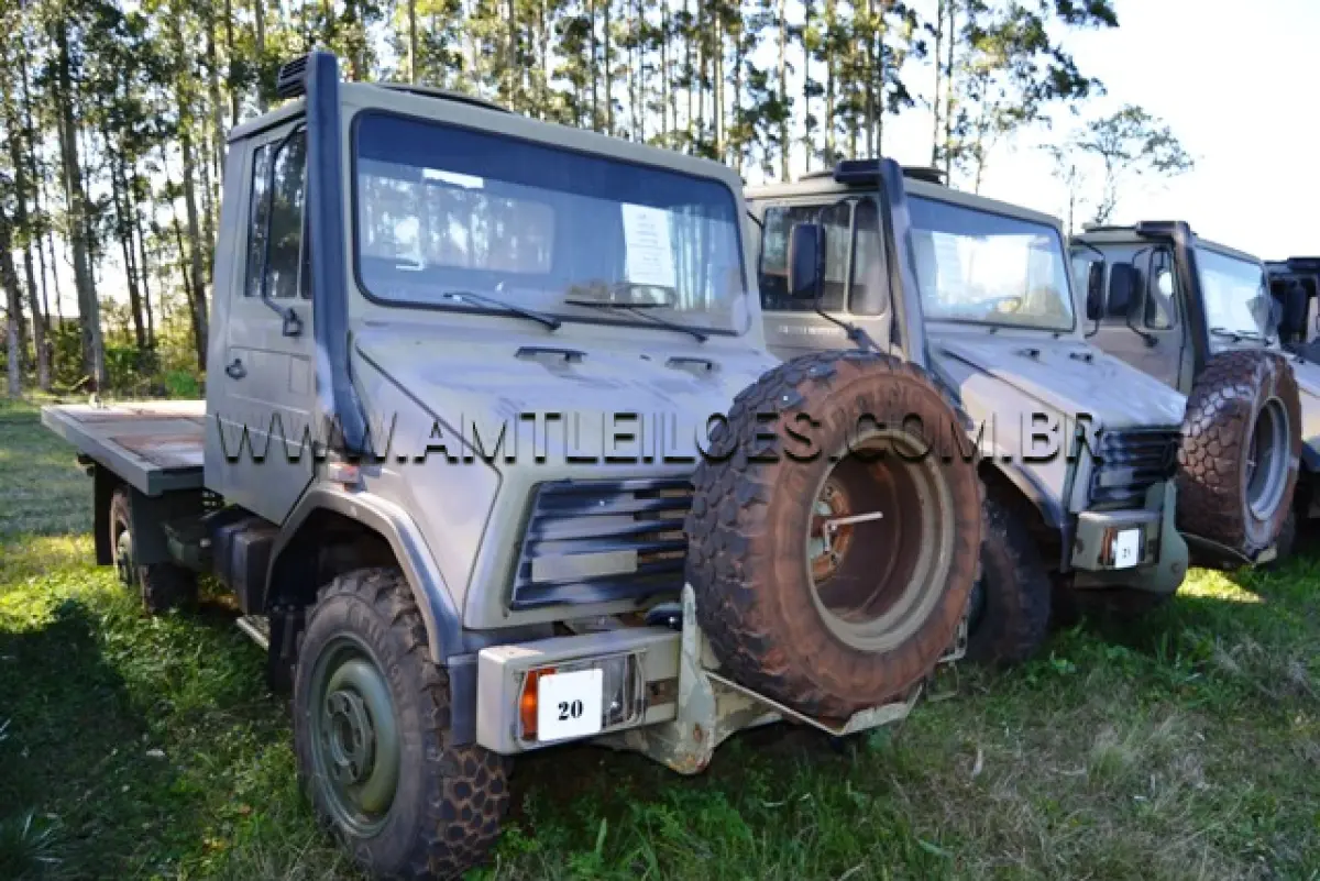 LOTE 020 - MARCA/MODELO:  CAMINHÃO MBB/ UNIMOG 4082, 1 ½ Ton, 4 x 4 ANO: 1999 CHASSI: WDB4082161W193667 MOTOR: 5 Cil. nº 029811050235