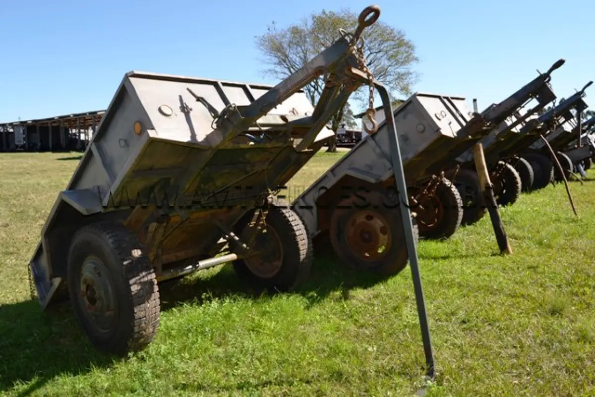 LOTE 050 - REBOQUE, CARGA, EMP G, MARCA PQ R MNT/1/MODELO M1C1, 3/4 Ton, 2 RODAS ANO: 1981 CHASSI: 340608200044