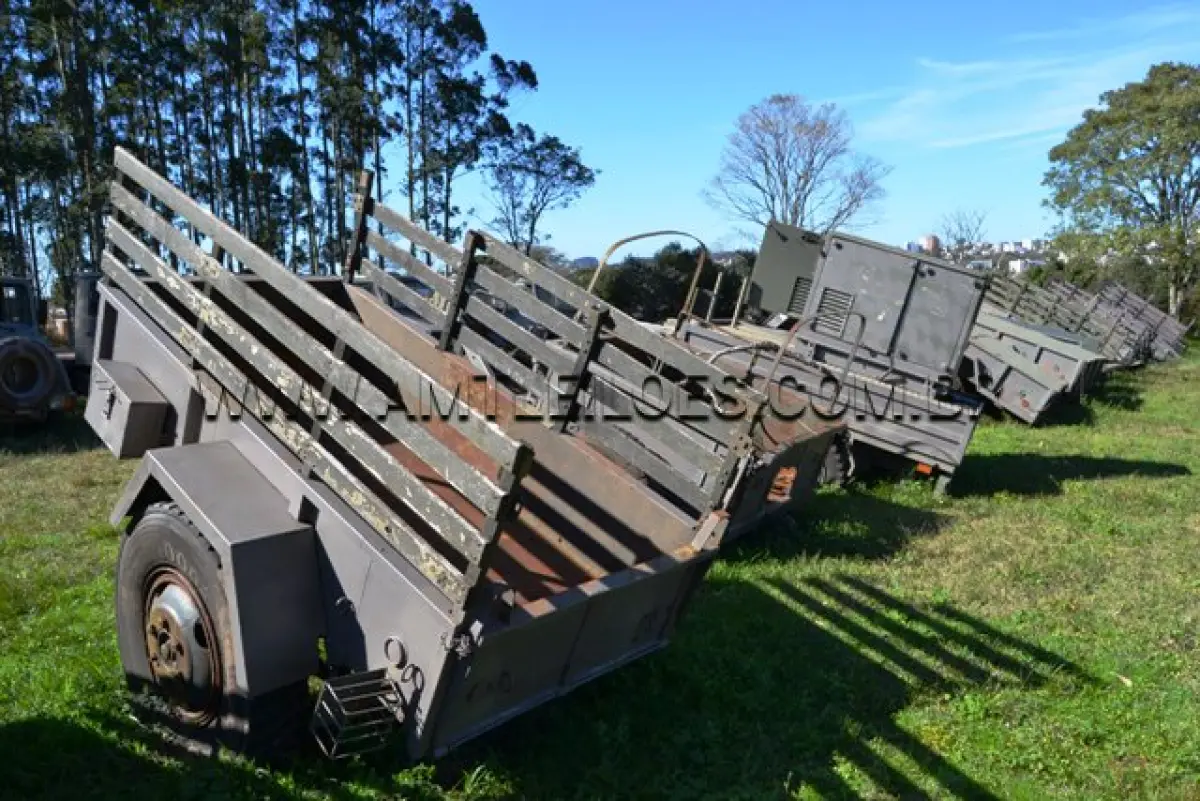 LOTE 043 - REBOQUE 1 Ton, 2R/ MARCA F CURITIBA ANO: 1962 CHASSI: 072