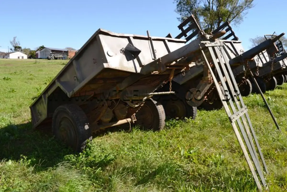 LOTE 033 - REBOQUE 1 ½ Ton, 2R/ MARCA SANVAS ANO: 1971 CHASSI: 019875