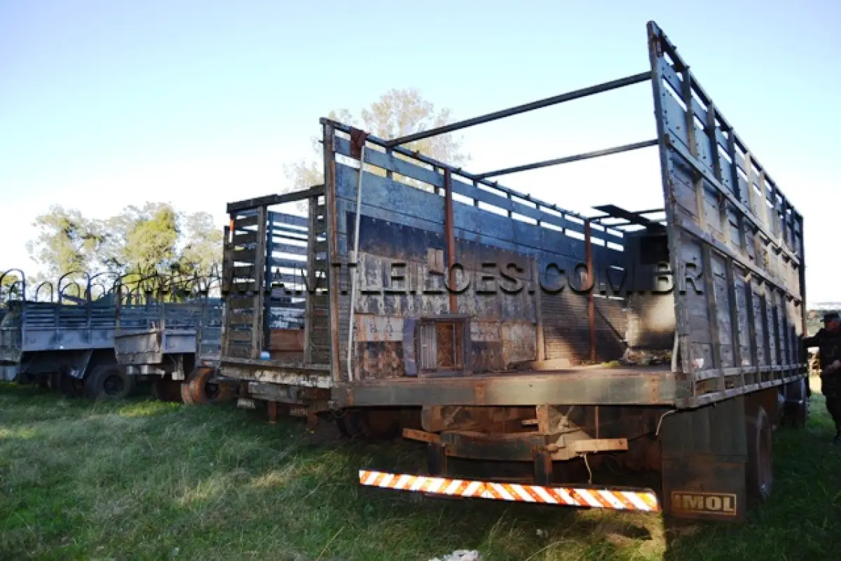LOTE 002 - MARCA/MODELO:  CAMINHÃO MERCEDES BENZ/L1113/48 - 07 Ton, 4 x 2  ANO: 1971 CHASSI: 34403315023625 MOTOR: MBB 6 Cil nº 344912-15021491