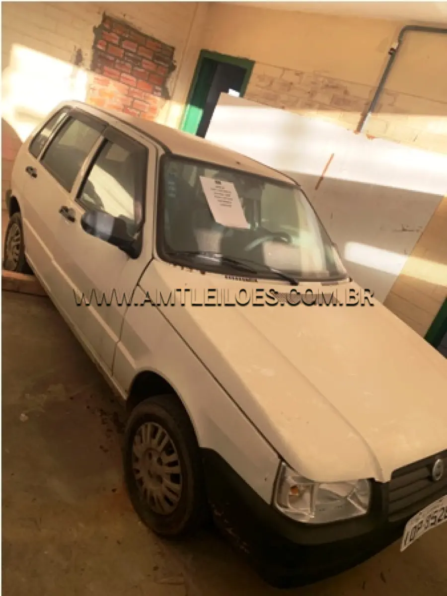 LOTE 014 - MARCA/MODELO: FIAT/UNO MILLE PLACA: IOP 8528 FABRICAÇÃO/MODELO: 2008 RENAVAM: 958862524 COR: BRANCA COMBUSTÍVEL: GASOLINA