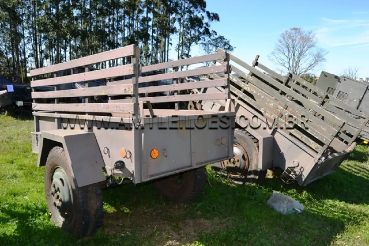 LOTE 044 - REBOQUE 1 Ton, 2R/ MARCA F CURITIBA ANO: 1962 CHASSI: 064