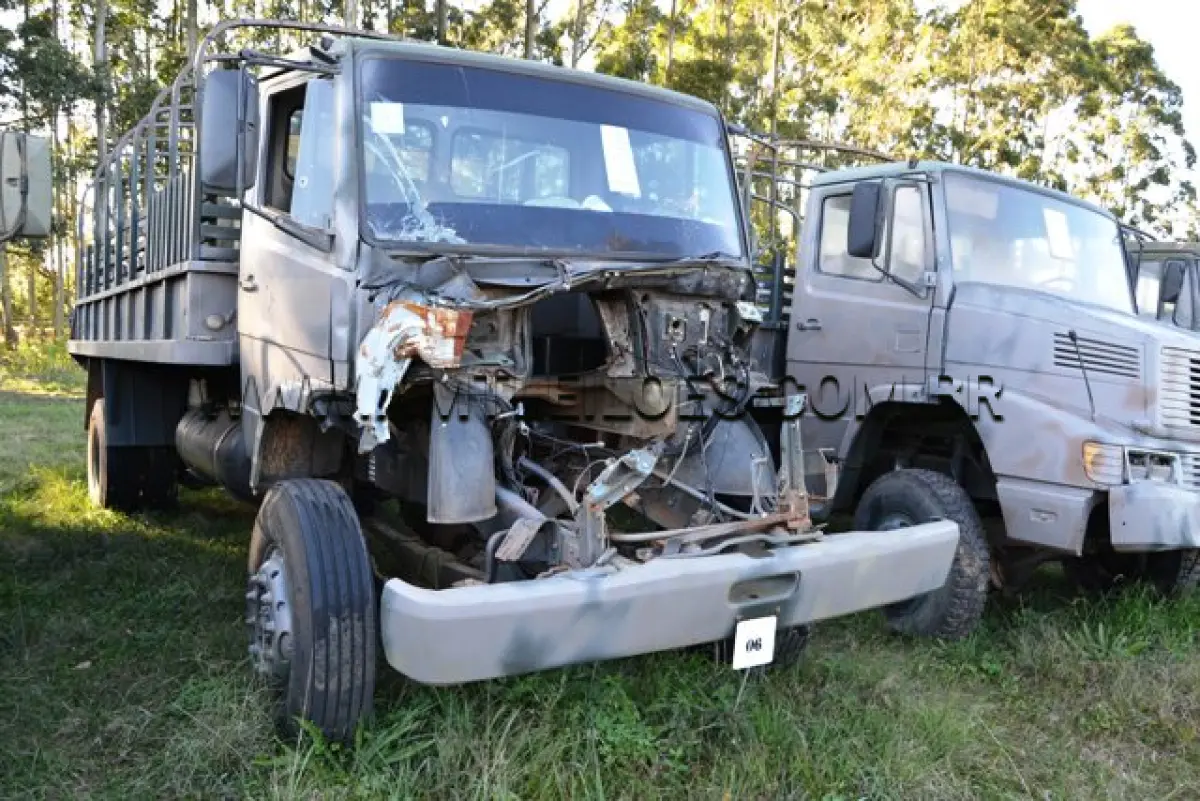 LOTE 006 - MARCA/MODELO:  CAMINHÃO MBB/ LA1418/51, 05 Ton, 4 x 4 ANO: 1998 CHASSI: 9BM384114WB184896