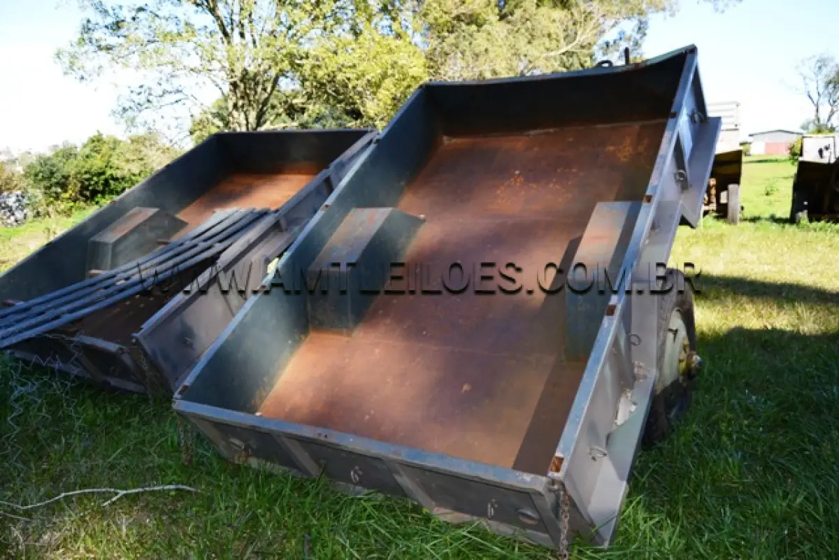 LOTE 029 - REBOQUE 1 ½ Ton, 2R/ MARCA F CURITIBA ANO: 1974 CHASSI: 002