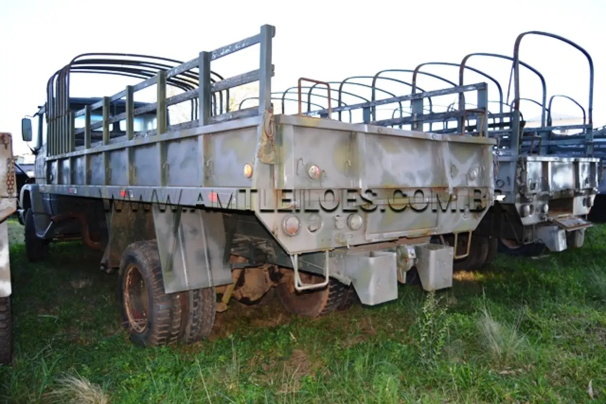 LOTE 008 - MARCA/MODELO:  CAMINHÃO MBB/ LA1418/51, 05 Ton, 4 x 4 ANO: 1993 CHASSI: 9BM384114MB934403 MOTOR: MBB 6 Cil. nº 376962-10-125280
