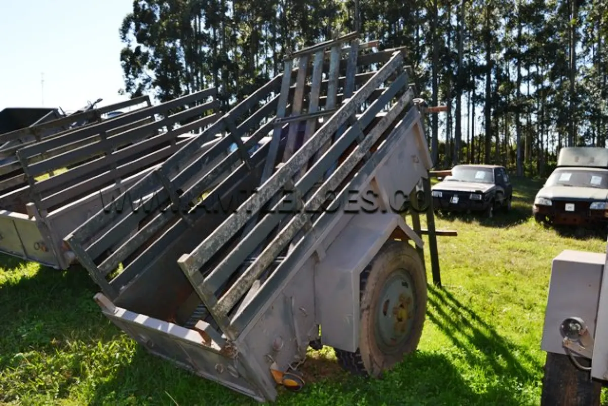LOTE 045 - REBOQUE 1 Ton, 2R/ MARCA F CURITIBA ANO: 1962 CHASSI: 043