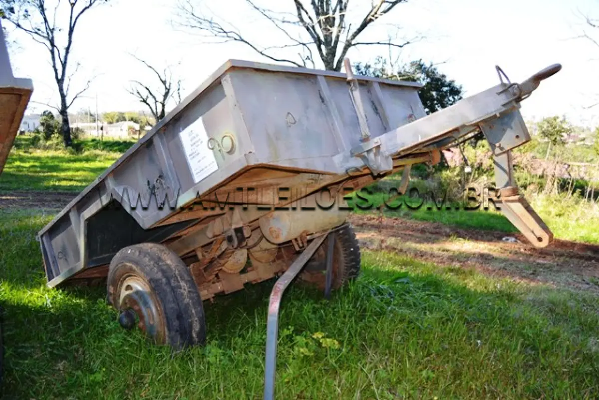 LOTE 030 - REBOQUE 1 ½ Ton, 2R/ MARCA F CURITIBA ANO: 1974 CHASSI: 003