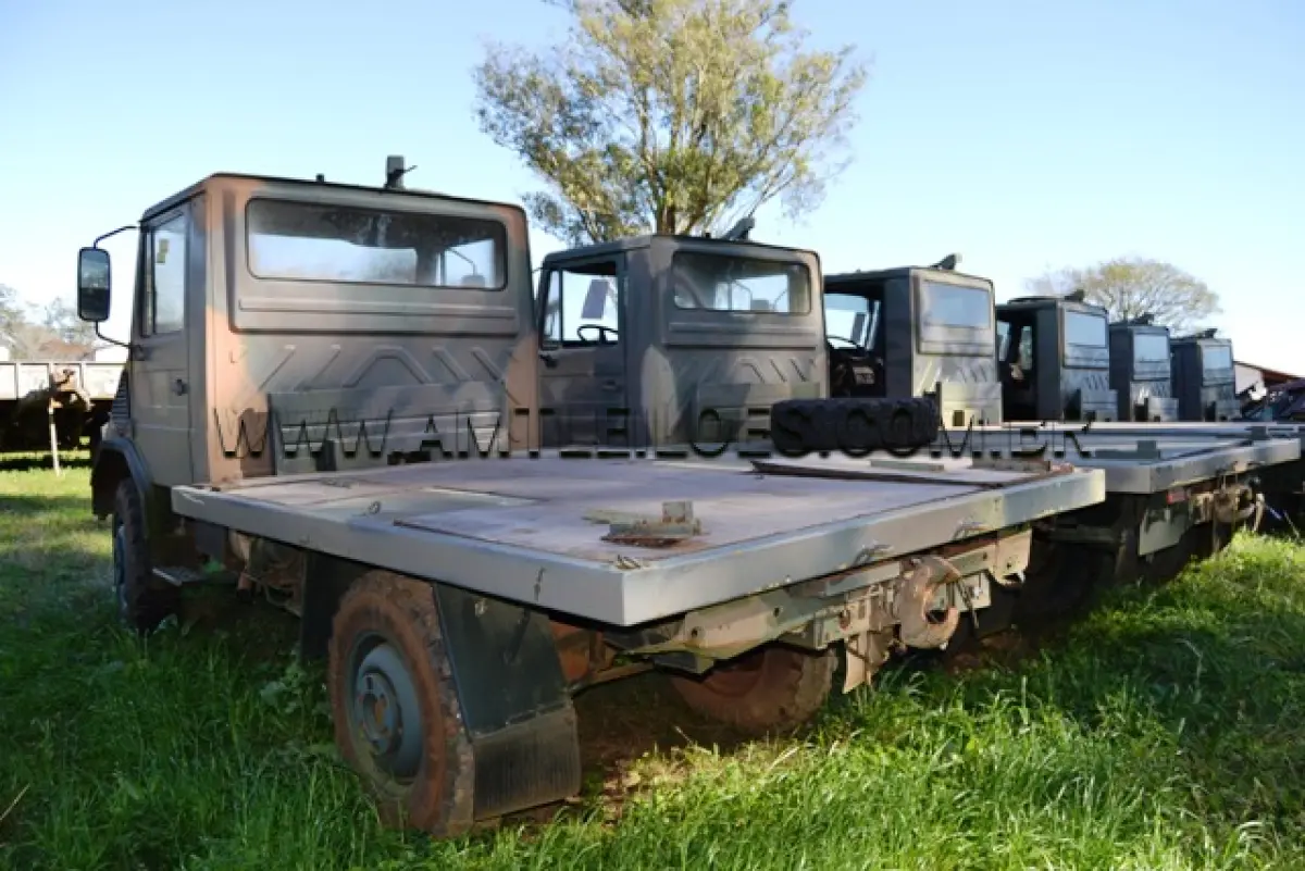 LOTE 024 - MARCA/MODELO:  CAMINHÃO MBB/ UNIMOG 4082, 1 ½ Ton, 4 x 4 ANO: 1999 CHASSI: WDB4082161W193577 MOTOR: 5 Cil. nº 0298110049704
