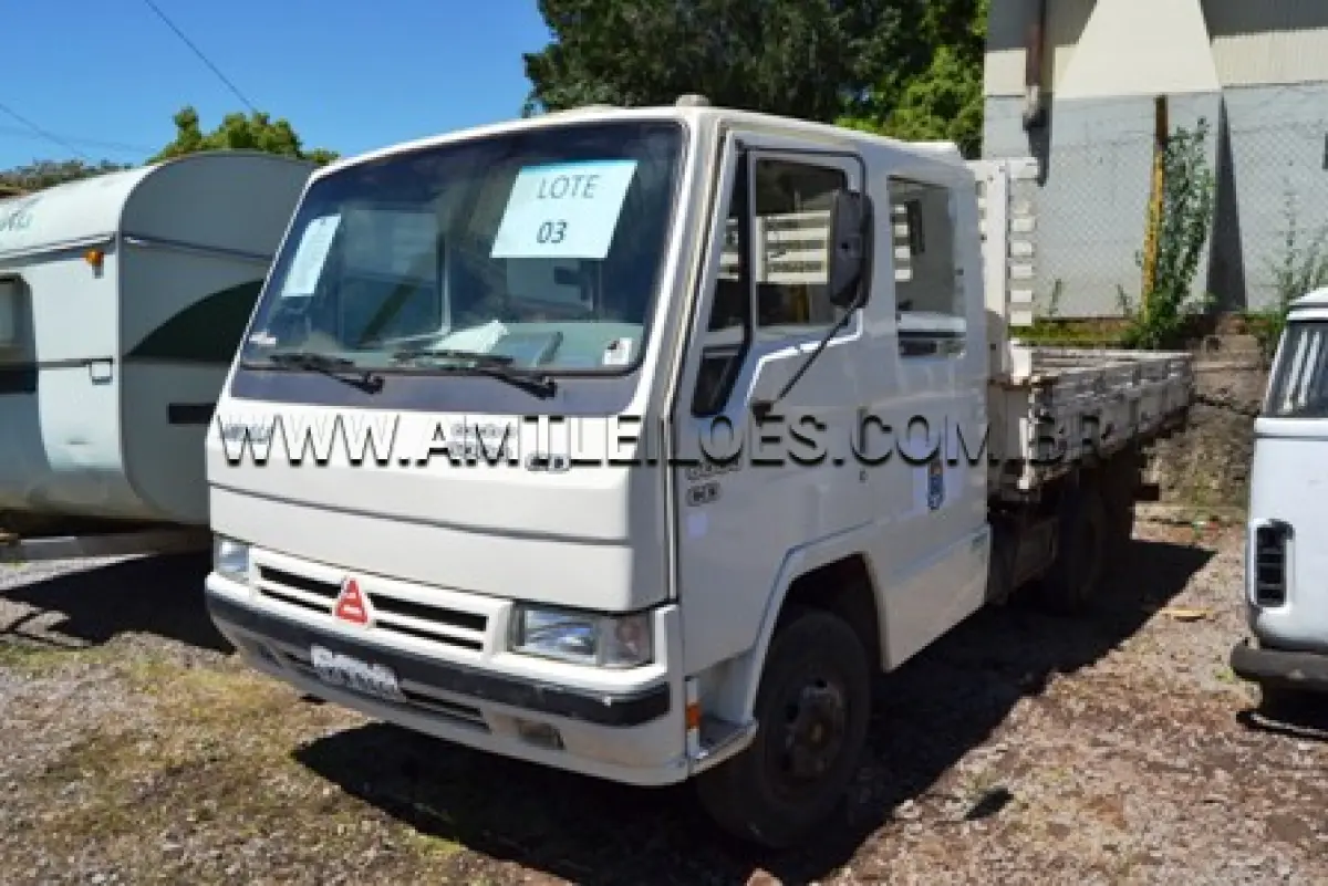LOTE 003 - CAMINHÃO COM CAÇAMBA ABERTA AGRALE/6000 D CD, ANO: 2002/2003, COR BRANCA, DIESEL, PLACA: IKW 8444