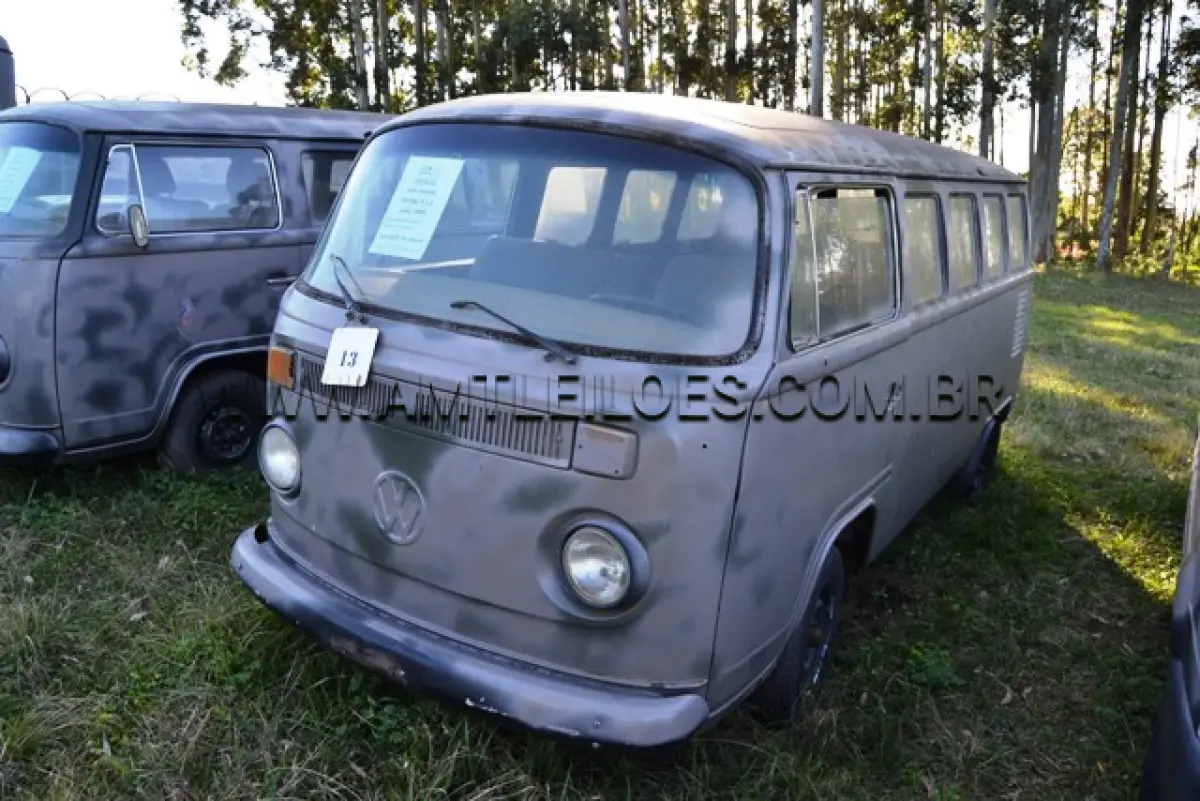 LOTE 013 - MARCA/MODELO: VW KOMBI/ 9 Psg, 4 x 2 ANO: 1995 CHASSI: 9BWZZZ231SP050503 MOTOR: 4 Cil. nº UG254221
