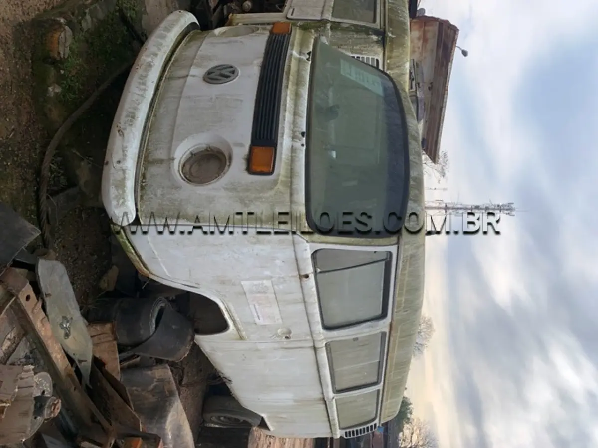 LOTE 030 - MARCA/MODELO: VW/KOMBI PLACAS: LZO 6046 ANO: 2005 – COR: BRANCA RENAVAM: 860324885