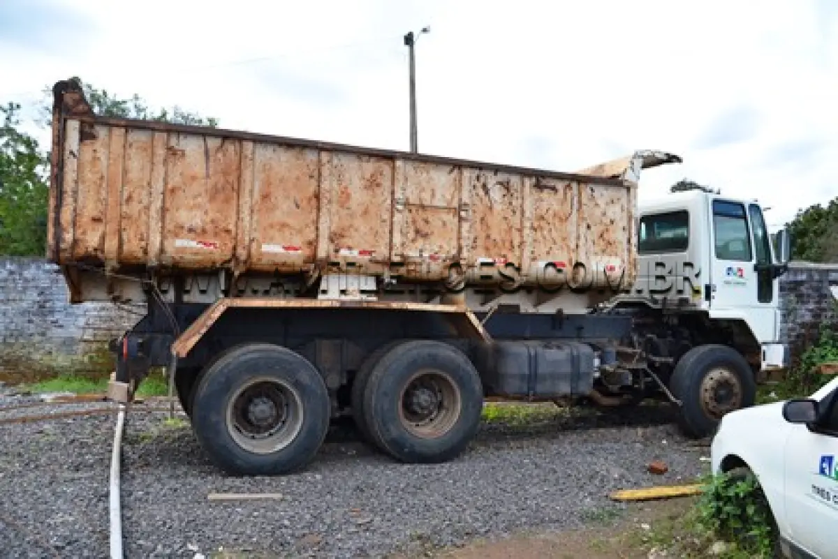 LOTE 002 - CAMINHÃO TRUCK, MARCA/MODELO: FORD/CARGO 2628 E,  TRAÇÃO: 6x4, PLACA: IOA 4987 ANO/MOD: 2007