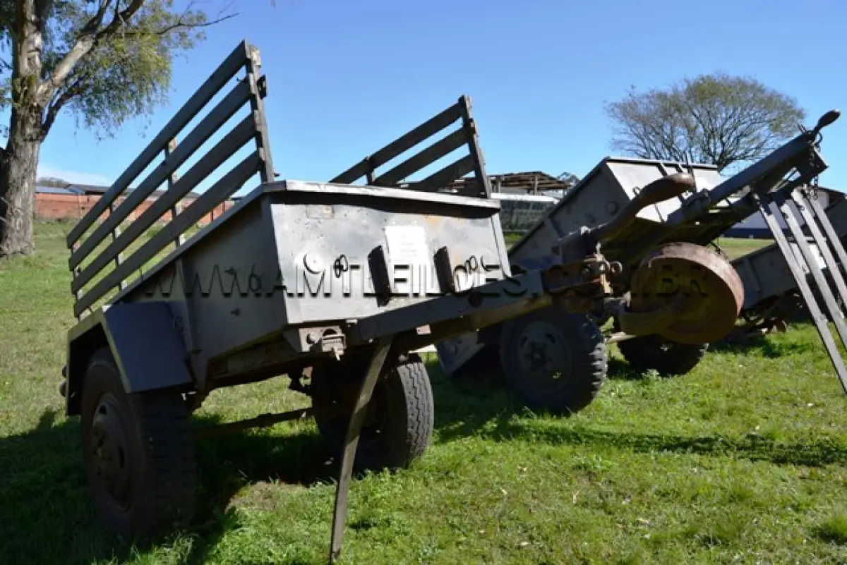 LOTE 046 - REBOQUE 1 Ton, 2R/ MARCA F CURITIBA ANO: 1962 CHASSI: 033