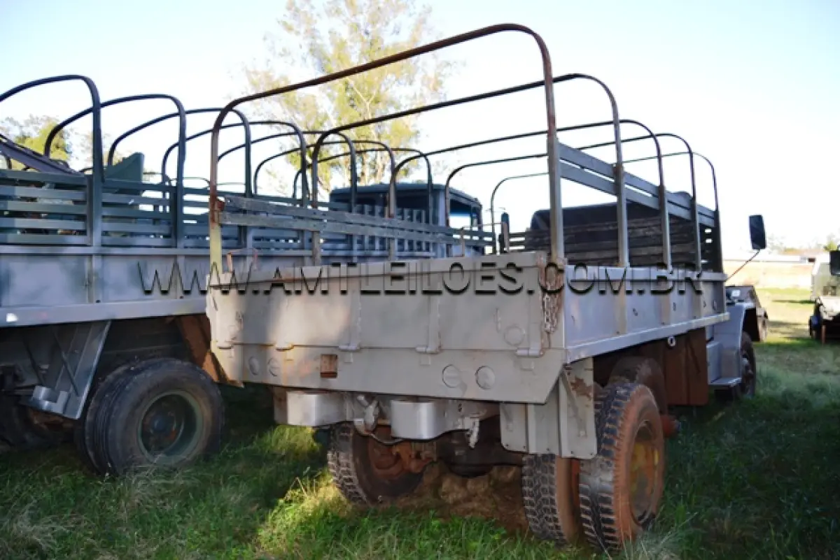 LOTE 005 - MARCA/MODELO:  CAMINHÃO REO, CARGA, EMPREGO GERAL/ M602-7-4, 2 ½ ton, 6 x 6 ANO: 1968 CHASSI: 180044 MOTOR: MWM 6 Cil nº 02290627475