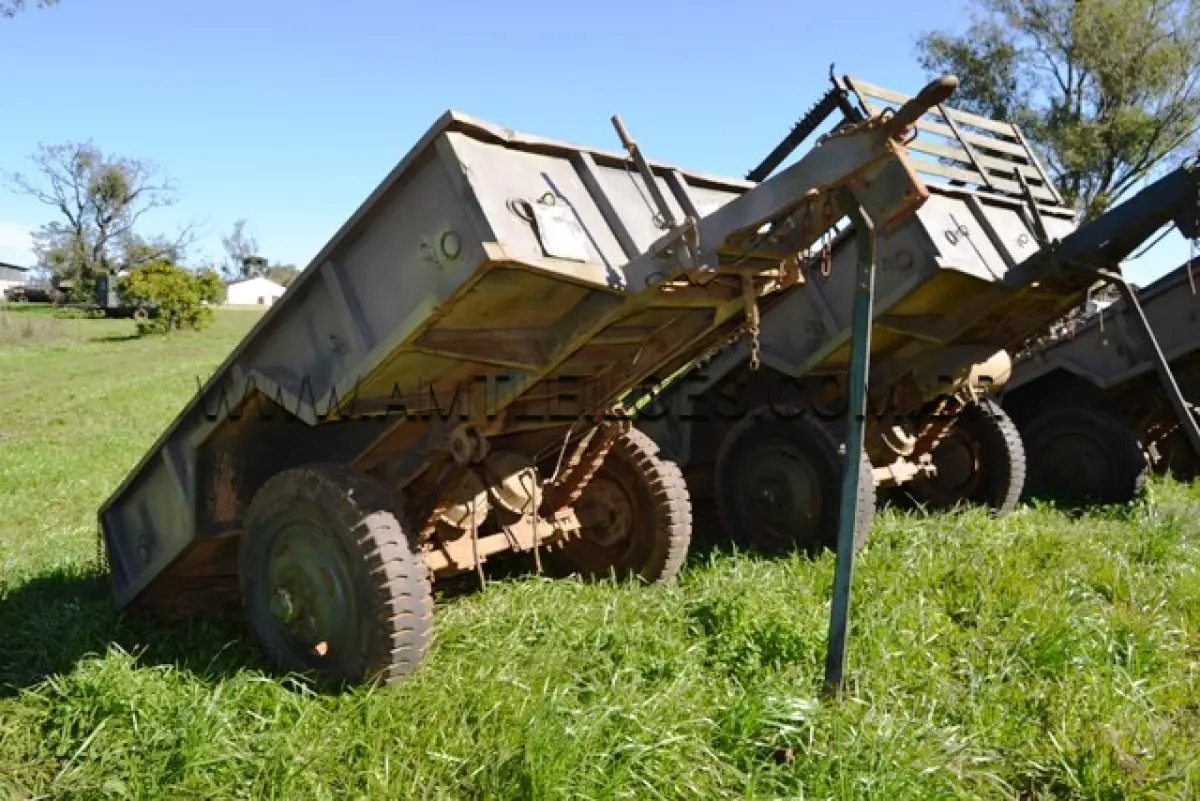 LOTE 031 - REBOQUE 1 ½ Ton, 2R/ MARCA F CURITIBA ANO: 1974 CHASSI: 006