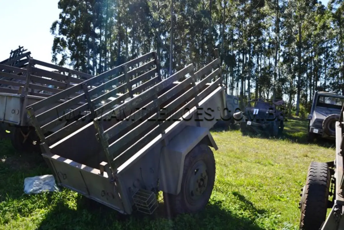 LOTE 043 - REBOQUE 1 Ton, 2R/ MARCA F CURITIBA ANO: 1962 CHASSI: 072