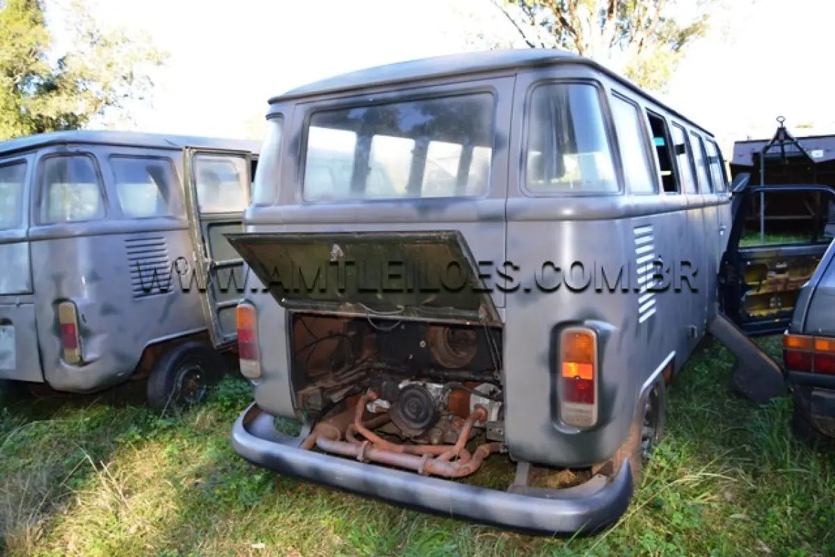 LOTE 012 - MARCA/MODELO: VW KOMBI/ 9 Psg, 4 x 2 ANO: 1995 CHASSI: 9BWZZZ231SP050521 MOTOR: 4 Cil. nº 43101102AAS41
