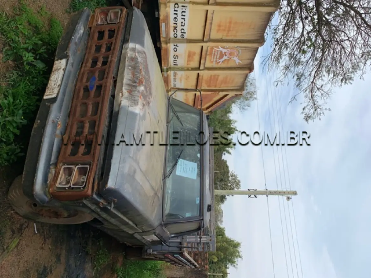LOTE 022 - MARCA/MODELO: F4000 PLACAS: IHR 7231 ANO: 1990 – COR: CINZA CHASSI: 9BFKT7239LDB42742 RENAVAM: 584982631
