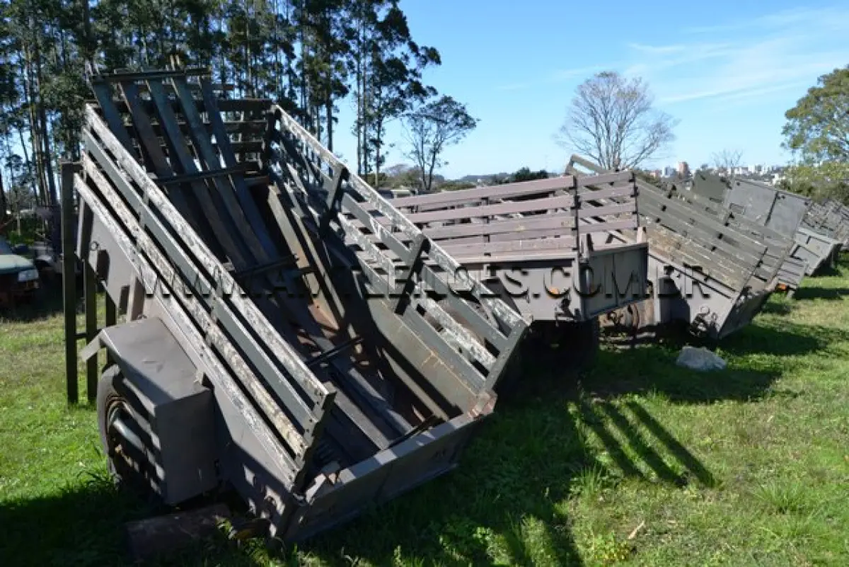 LOTE 045 - REBOQUE 1 Ton, 2R/ MARCA F CURITIBA ANO: 1962 CHASSI: 043