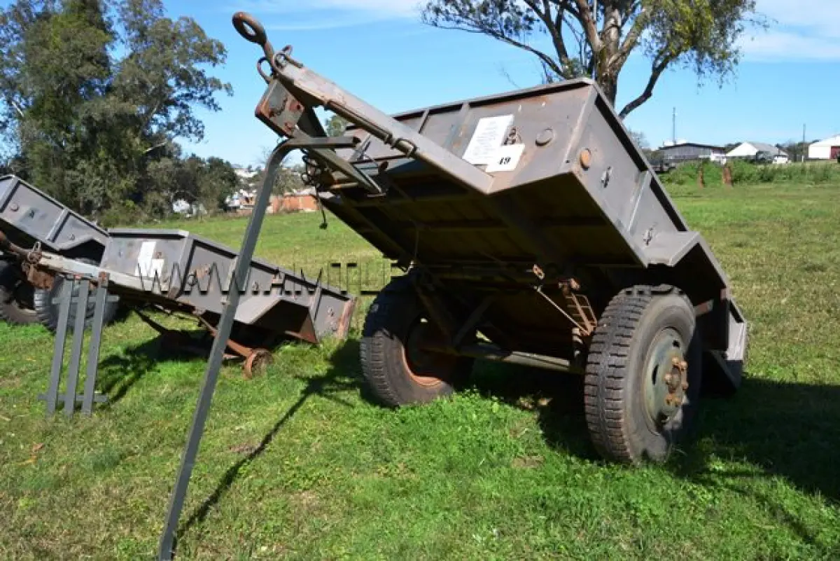 LOTE 049 - REBOQUE, CARGA, EMP G, MARCA PQ R MNT/1/MODELO M1C1, 3/4 Ton, 2 RODAS ANO: 1981 CHASSI: 34060820032