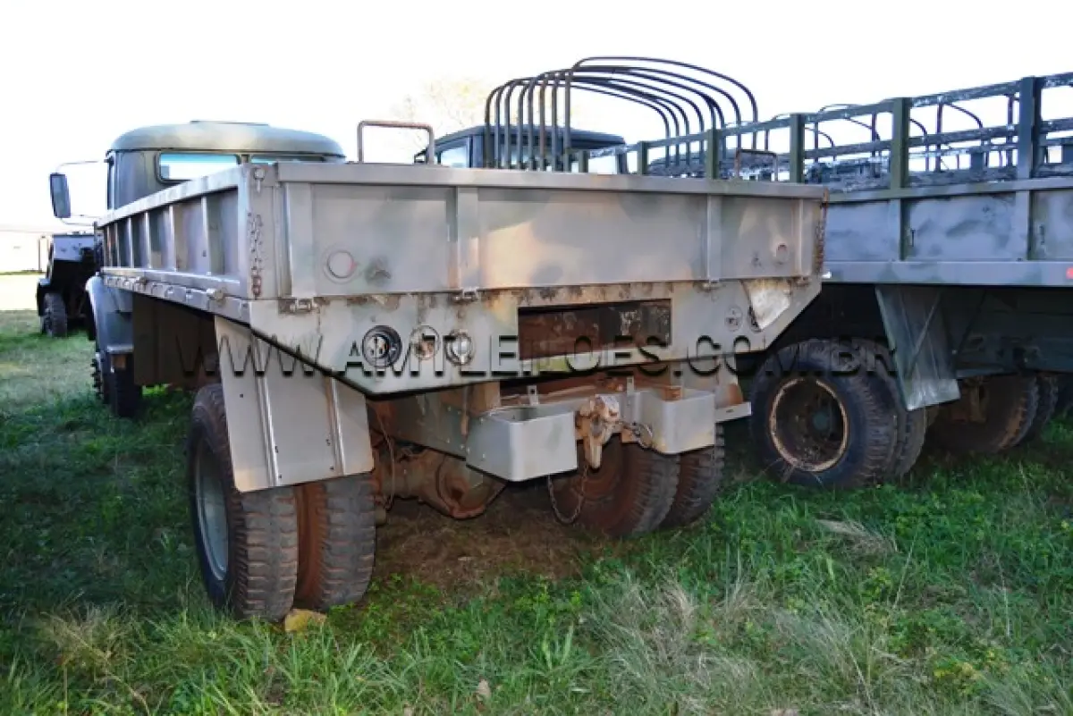 LOTE 009 - MARCA/MODELO: CAMINHÃO MERCEDES BENZ/ LG1213/36AT7, 2 ½ Ton, 6 x 6 ANO: 1971 CHASSI: 34550115001432 MOTOR: 6 Cil. nº 344919035716853