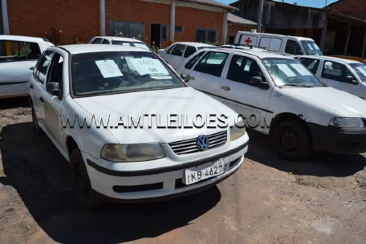 LOTE 008 - VW/GOL PLUS 16V 4 PORTAS, ANO: 2001, COR BRANCA, GASOLINA, PLACA: IKB 4627