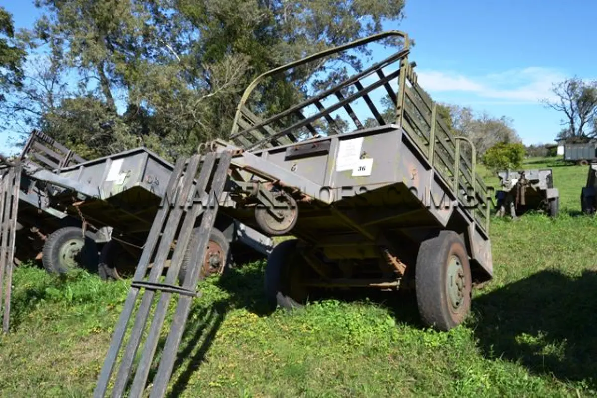 LOTE 036 - REBOQUE 1 ½ Ton, 2R/ MARCA RODOVIÁRIA ANO: 1976 CHASSI: 18110831