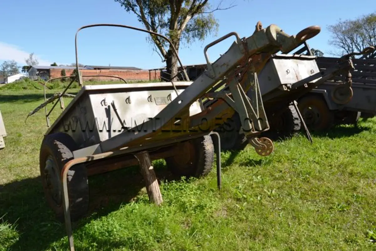LOTE 042 - REBOQUE, TRANP MINUÇÃO, MARCA ENGESA, MODELO M10, 01 Ton, 2R ANO: 1942 CHASSI: AB2715