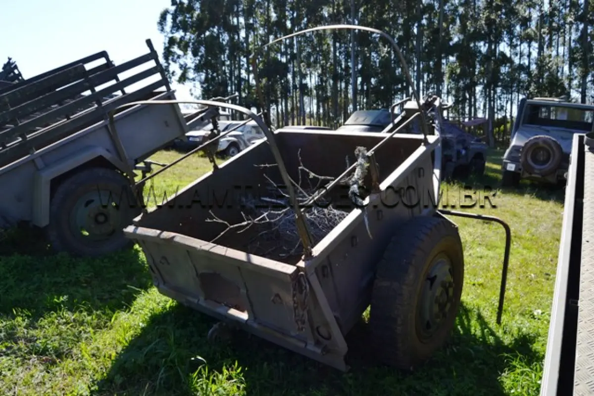 LOTE 042 - REBOQUE, TRANP MINUÇÃO, MARCA ENGESA, MODELO M10, 01 Ton, 2R ANO: 1942 CHASSI: AB2715