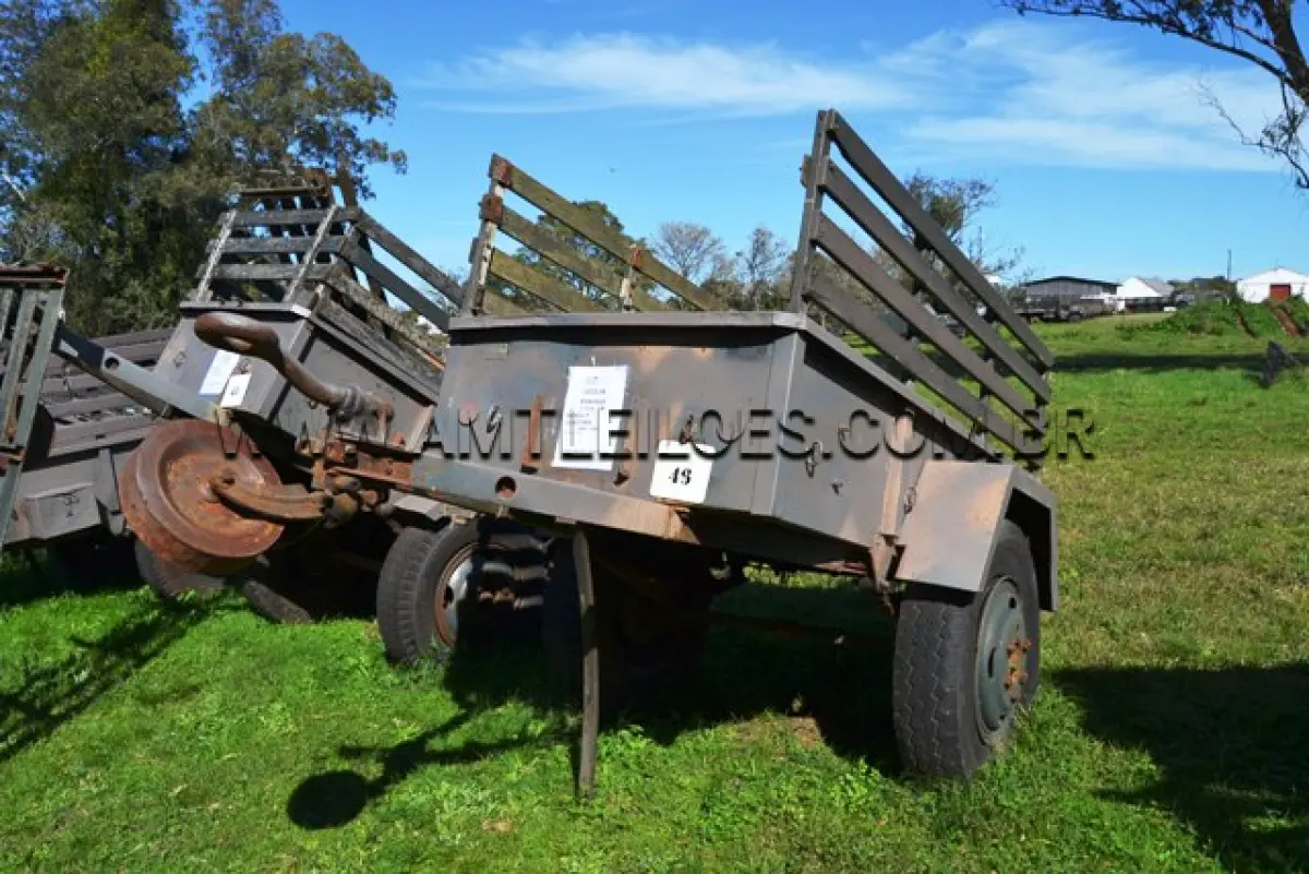 LOTE 046 - REBOQUE 1 Ton, 2R/ MARCA F CURITIBA ANO: 1962 CHASSI: 033