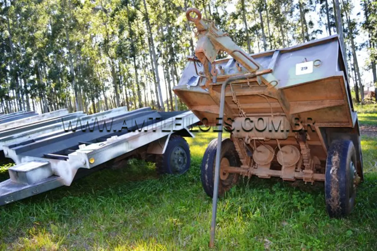 LOTE 029 - REBOQUE 1 ½ Ton, 2R/ MARCA F CURITIBA ANO: 1974 CHASSI: 002